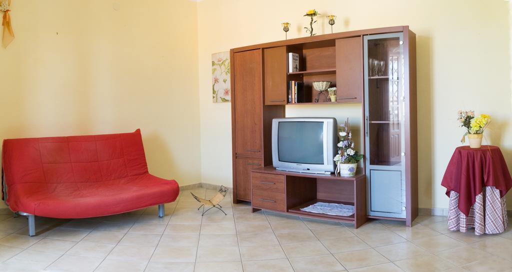 San Giovanni Suèrgiu Casa Vacanza Da Luisa מראה חיצוני תמונה