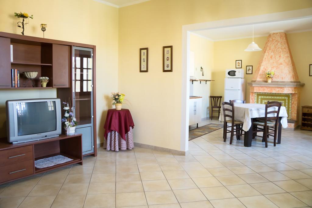 San Giovanni Suèrgiu Casa Vacanza Da Luisa מראה חיצוני תמונה